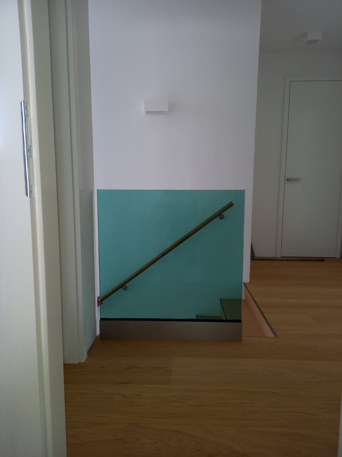 Zábradlí zelené bezpečnostní lepené sklo